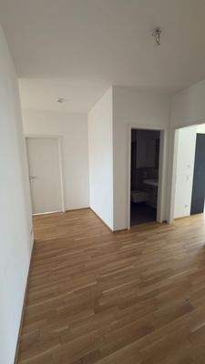 20250930_122046646_iOS