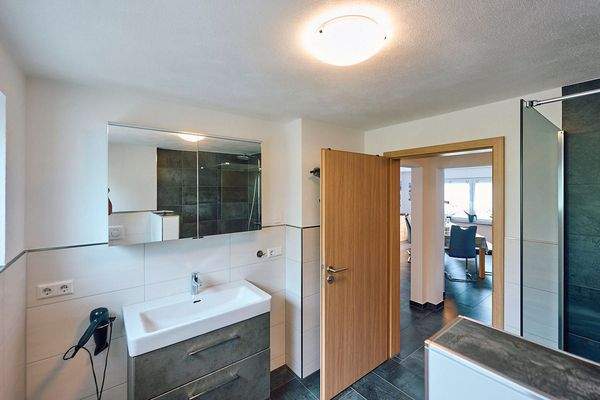 Erdgeschoss, Badezimmer