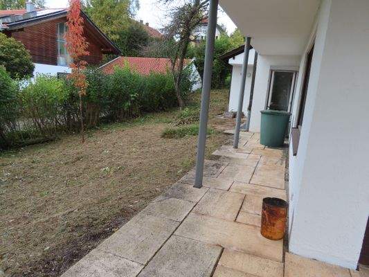 11 Die Terrasse längsseitig Westen.JPG