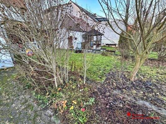 Garten hinter dem Haus