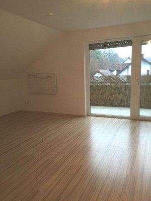 Wohnzimmer mit Balkon