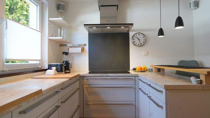 Ihre moderne Küche mit Lackfront in hellgrau matt ...