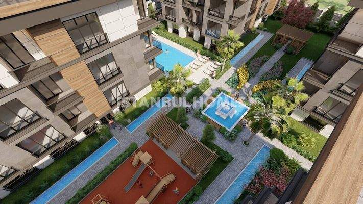 Luxury Flats with Pool, Gym and Parking in Beylikdüzü