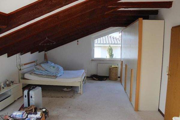 großes Schlafzimmer DG