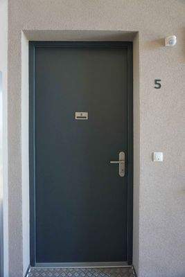 Eingangs-Tuer.jpg
