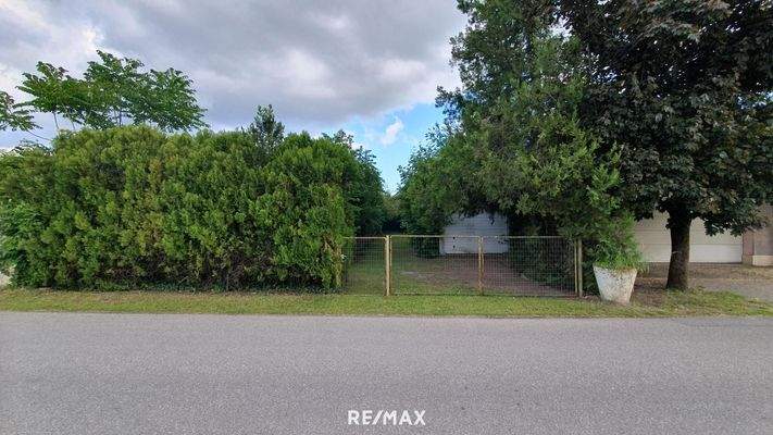 2.Grundstück mit Scheune