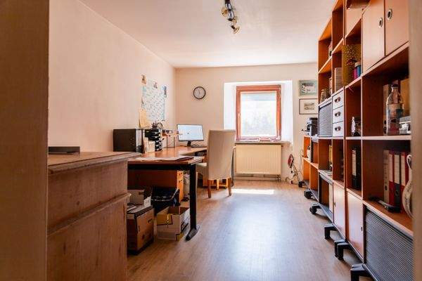 Büro (ohne Möblierung)