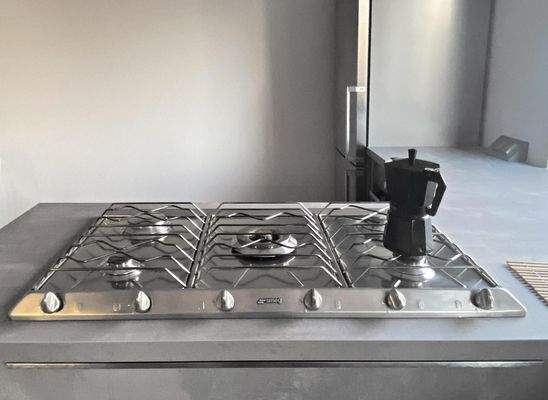 Herd mit Kühlschrank