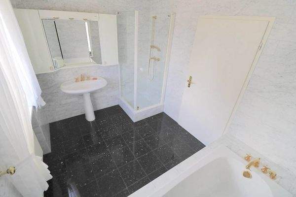 Helles Bad - Waschtisch