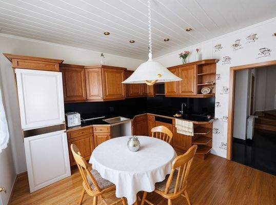 EFH Küche EG  - Wohnzimmer, Landhaus - (KI generiert)