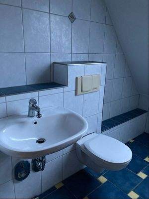 Bad / Sanitärbereich mit Dusche & Wanne