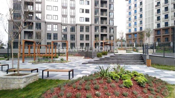 City-View Apartments with Pools and Sports Fields in Başakşehir