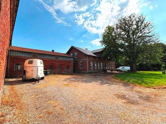 Repräsentative Hofzufahrt