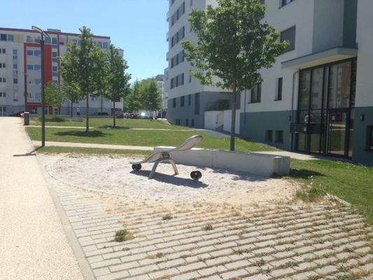 Spielgeraete_Vor_Haus_40_42_2