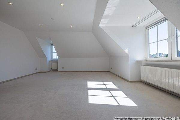 DG-riesiges Schlafzimmer1