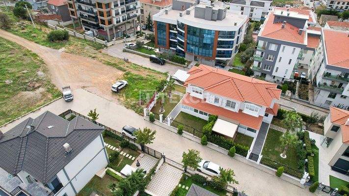 Spacious Villa with City View and a Garden in İzmir