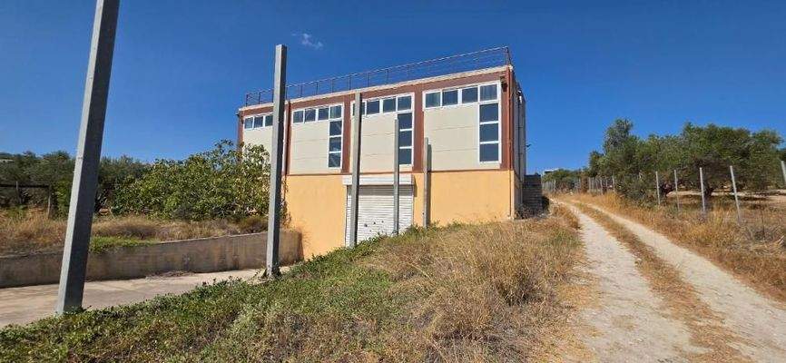 Kreta, Gournes: Gewerbefläche zu verkaufen