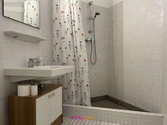 Das innenliegende Badezimmer mit erneuerter Lüftungsanlage