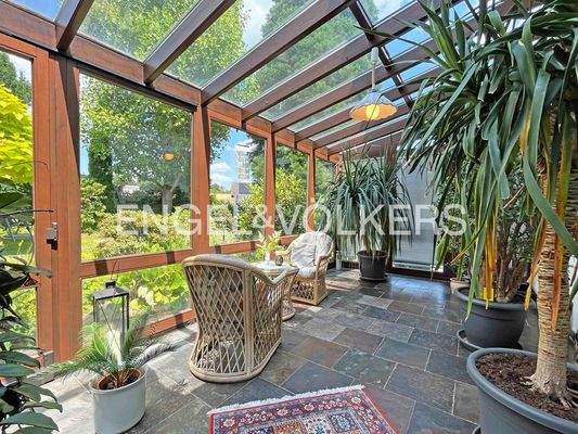 EG: Wintergarten mit Schieferboden und Gartenzugang