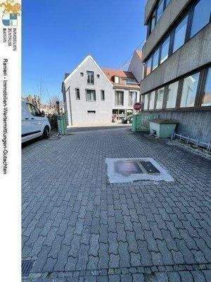 Einfahrt offene Ladezone für Transporter