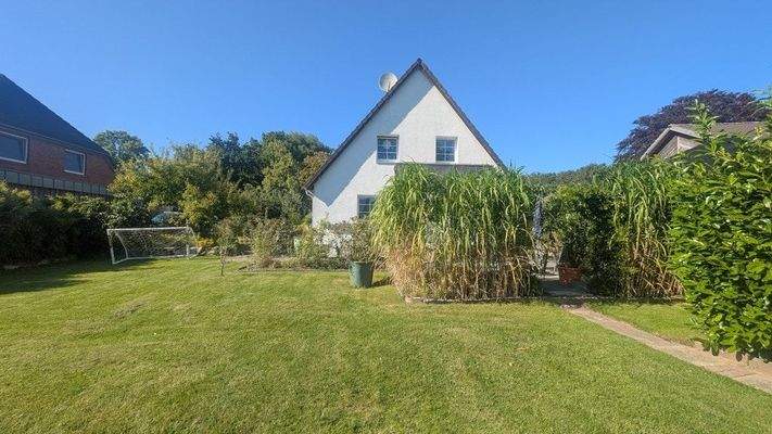 Ansicht auf das Haus vom Garten