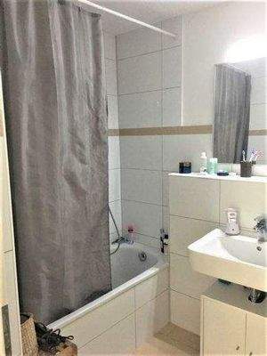 Badezimmer mit Badewanne