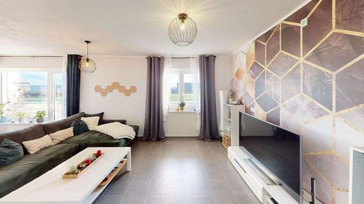 großes helles Wohnzimmer