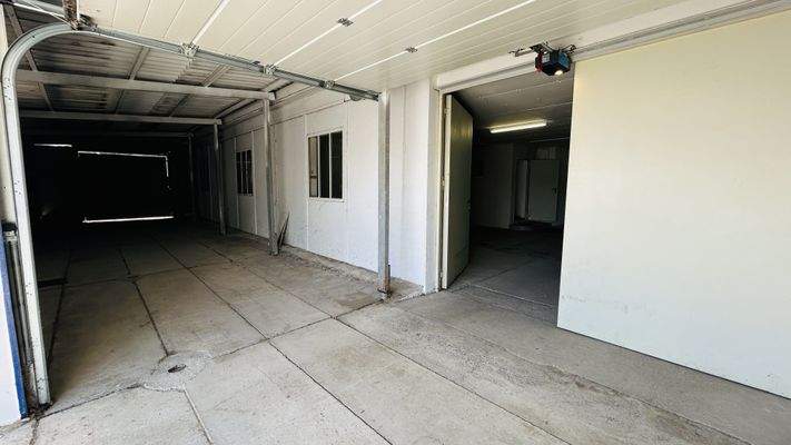 Kaltlager mit Garagenzufahrt