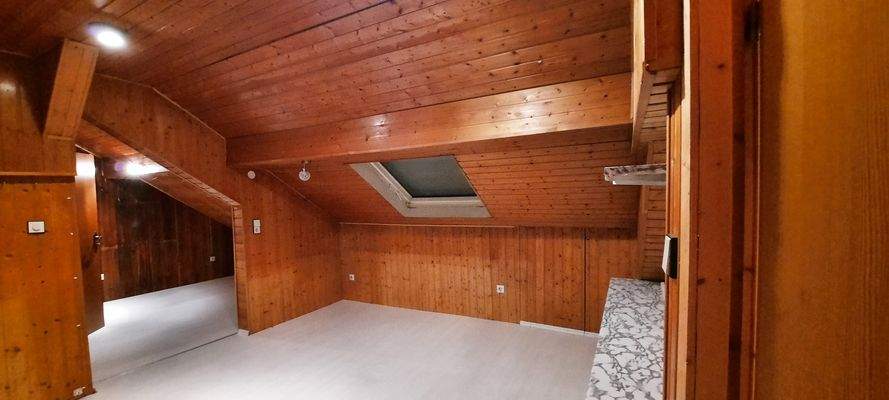 Raum 1 Dachgeschoss.jpg