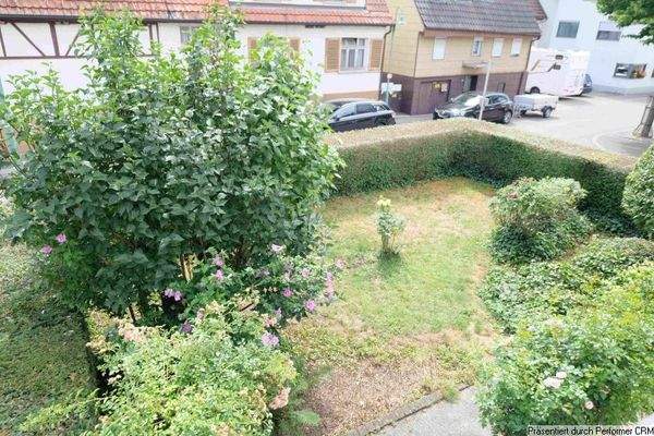 Übersicht Garten vom Balkon des EFH