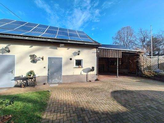 Nebengebäude mit Partyraum