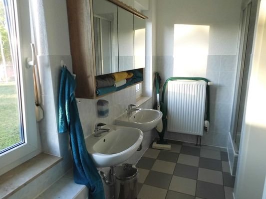 WC 1, zweites Waschbecken
