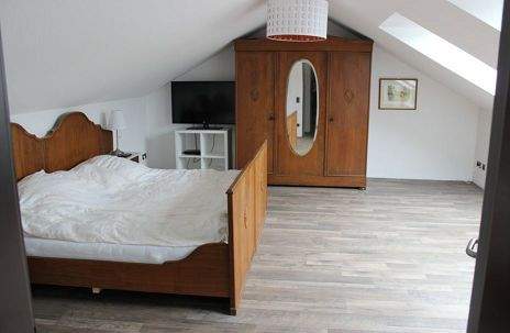 10 Schlafzimmer OG.jpg