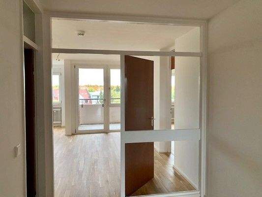 Wohnbereich mit Loggia_Durchgangszimmer (1).jpg