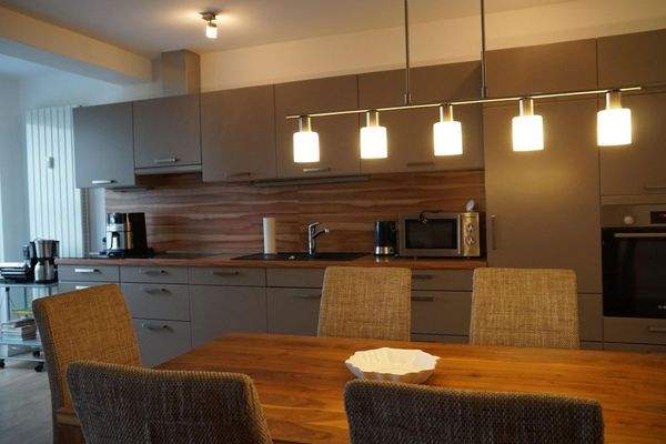 Wohn-Esszimmer mit Einbauküche