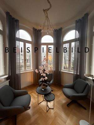 Erker mit Wohnzimmermöbeln