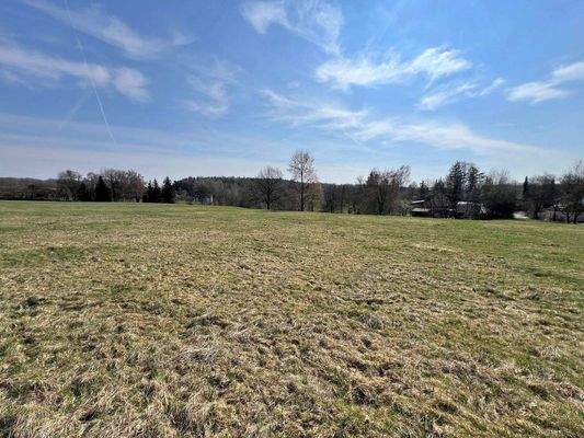 Weitläufiger Grund mit Entwicklungspotential