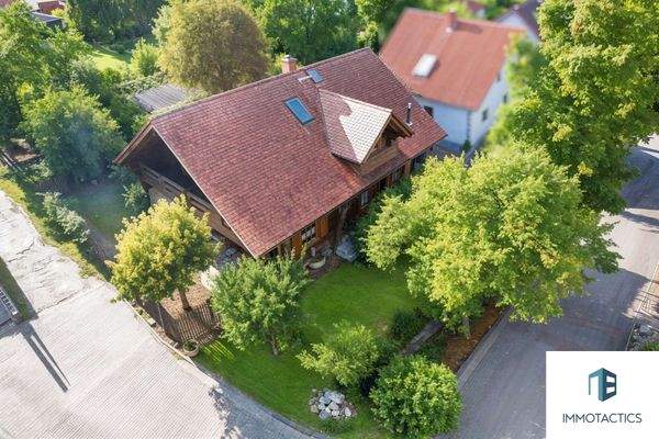 Drohnenaufnahme - (KI generiert)