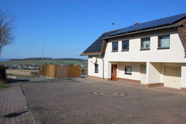 Bj. 2001 Wohnhaus mit 3 Einheiten