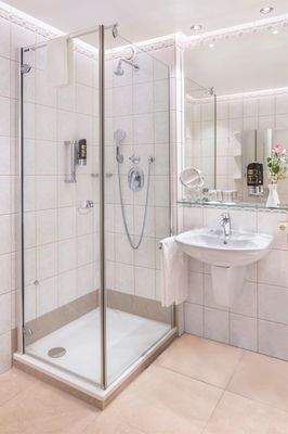 Bad renov. mit flachem Duscheinstieg