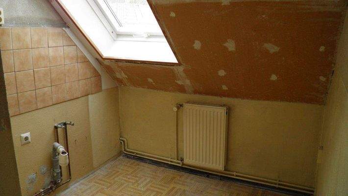 Kleiner Küchenraum im DG mit Dachfenster 