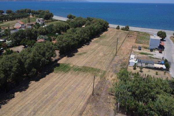 Kreta, Tavronitis: Erstklassiges Strandgrundstück mit malerischem Meerblick zu verkaufen