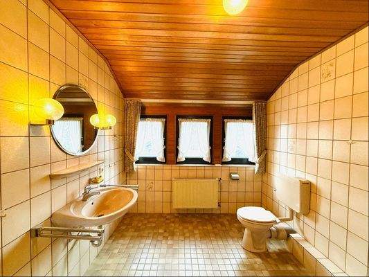 Badezimmer im Obergeschoss
