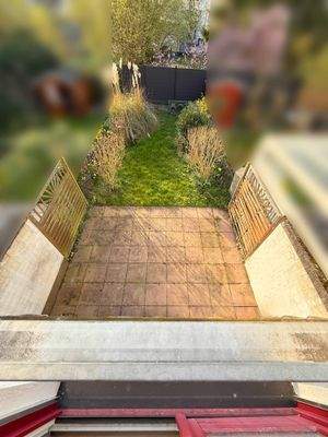 BLICK auf TERRASSE + GARTEN