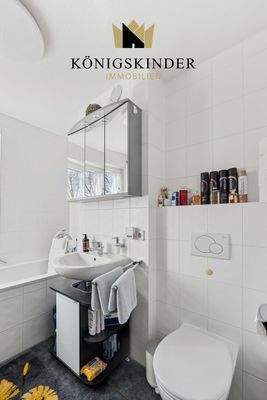 Tageslichtbad mit Wanne