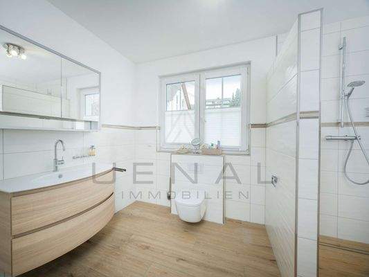 Einliegerwohnung: Badezimmer