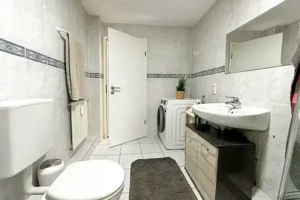 Badezimmer mit Waschmaschinenanschluss