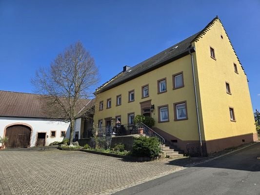 Ansicht mit Hof 1