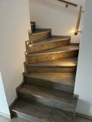 Treppen zur 2. Ebene