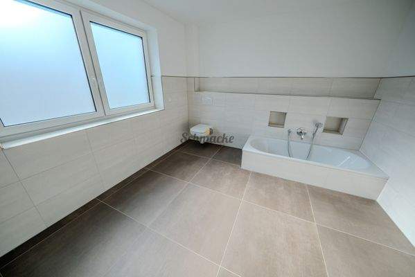 Badezimmer (2) OG